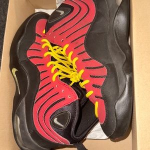 8.5 Nike Baskins 7.5/10 condition